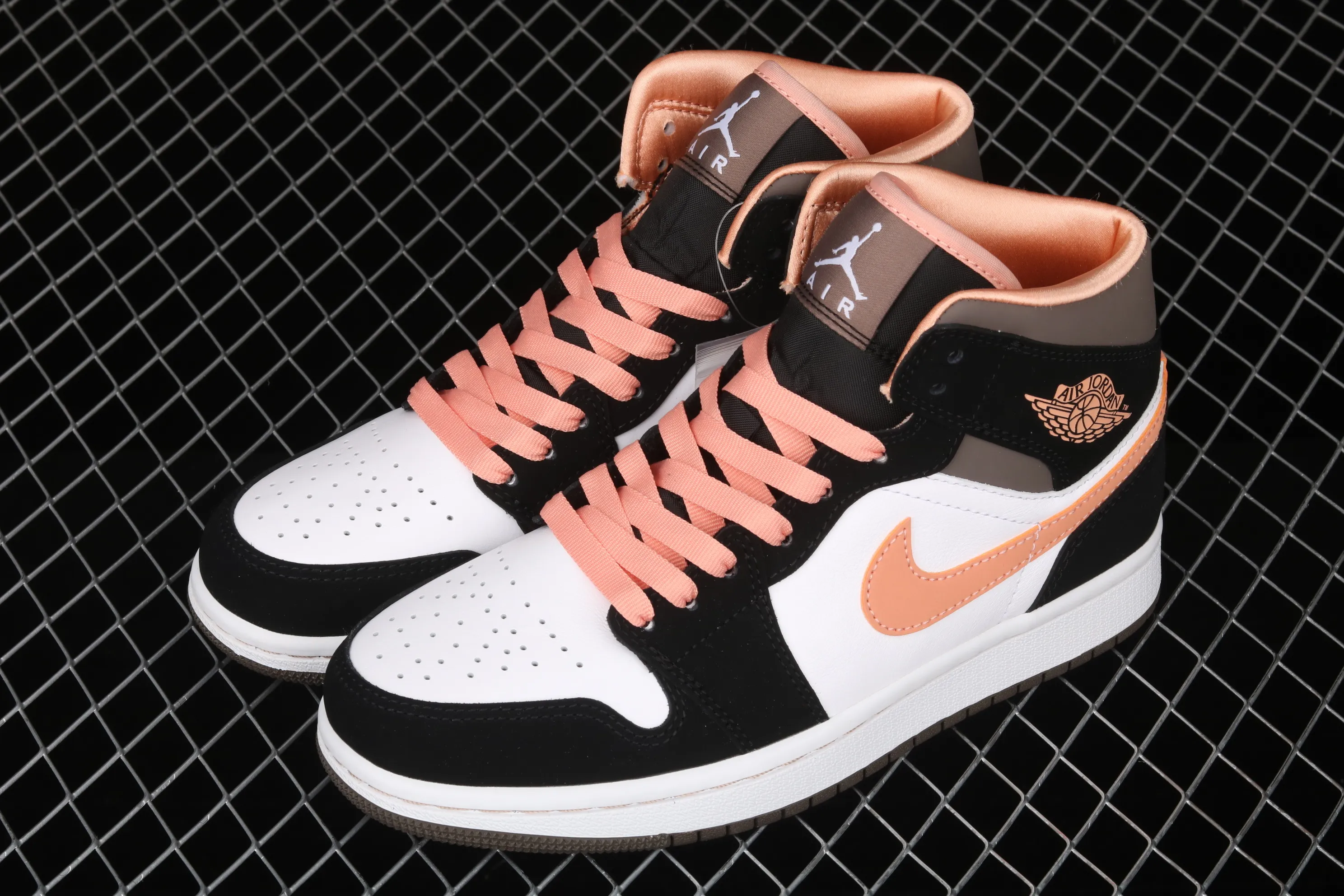 All categories Air Jordan Jordan series basketball shoes Air Jordan 1 Mid G version pure original Air Jordan 1 Mid AJ1 Joe 1 black pink peach Goddess Day mid-top basketball shoes DH0210-100